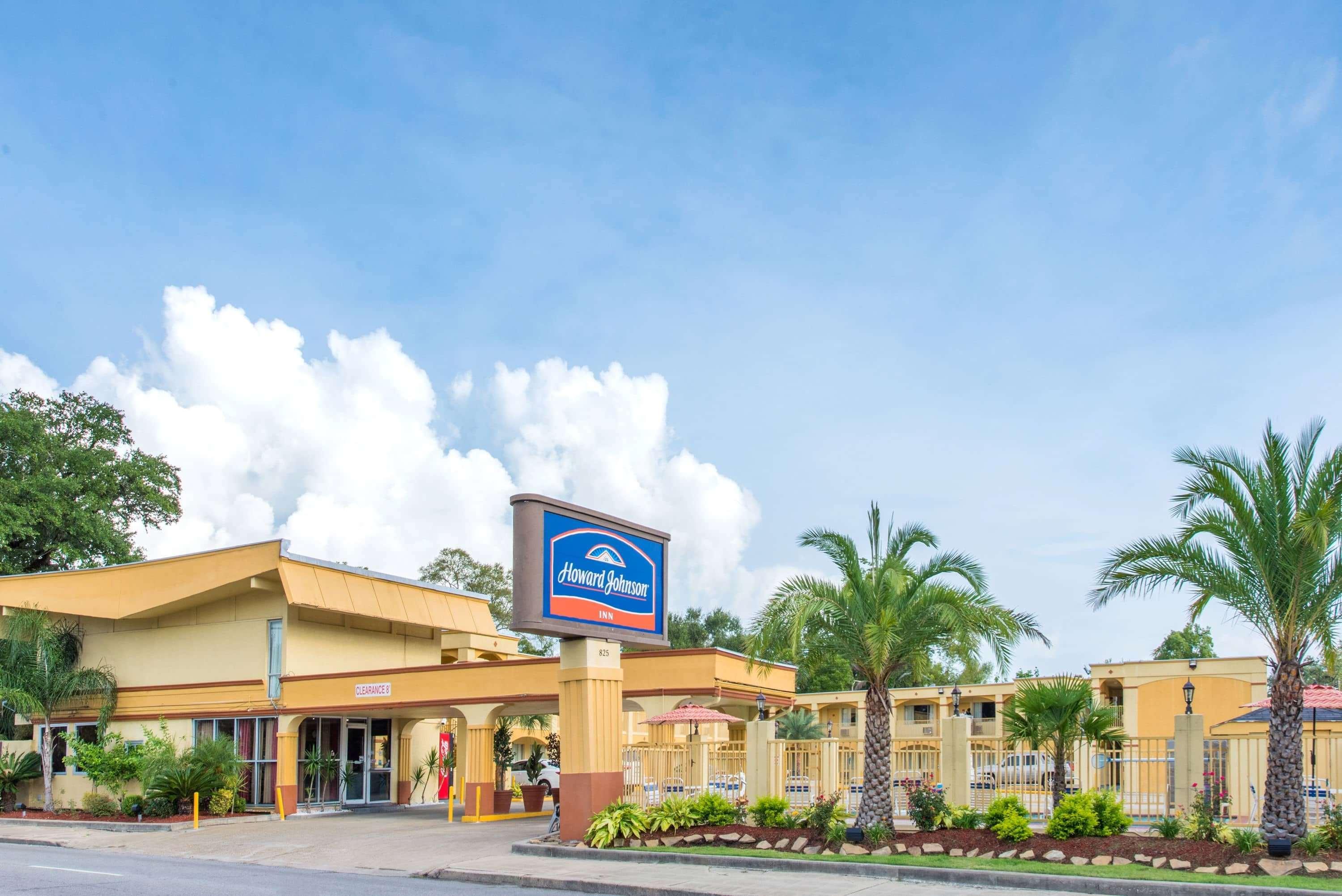 Howard Johnson By Wyndham Historic Lake Charles Hotell Exteriör bild