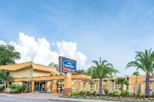 Howard Johnson By Wyndham Historic Lake Charles Rum bild