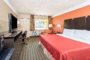 Howard Johnson By Wyndham Historic Lake Charles Rum bild