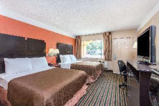 Howard Johnson By Wyndham Historic Lake Charles Rum bild