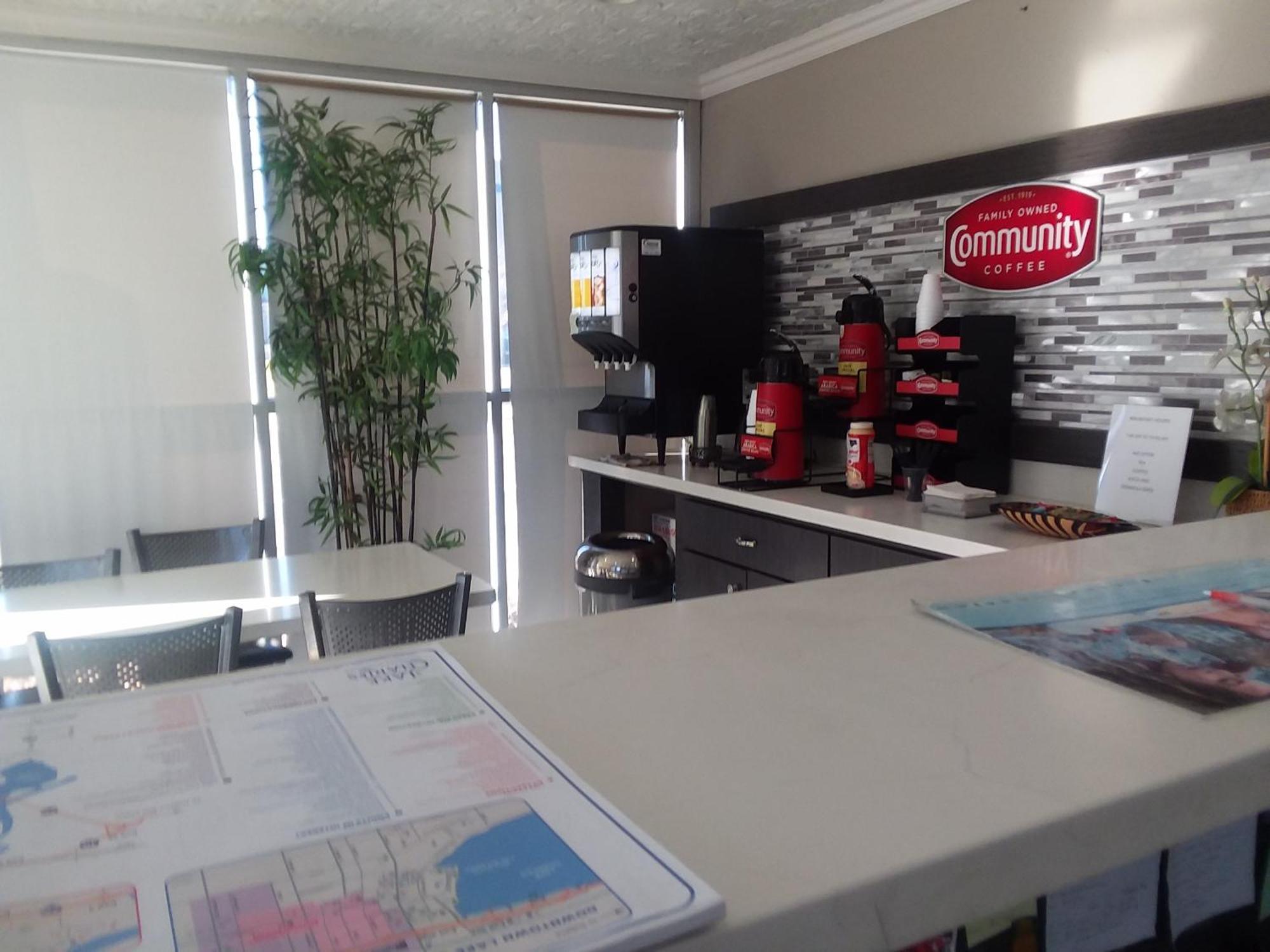 Howard Johnson By Wyndham Historic Lake Charles Exteriör bild