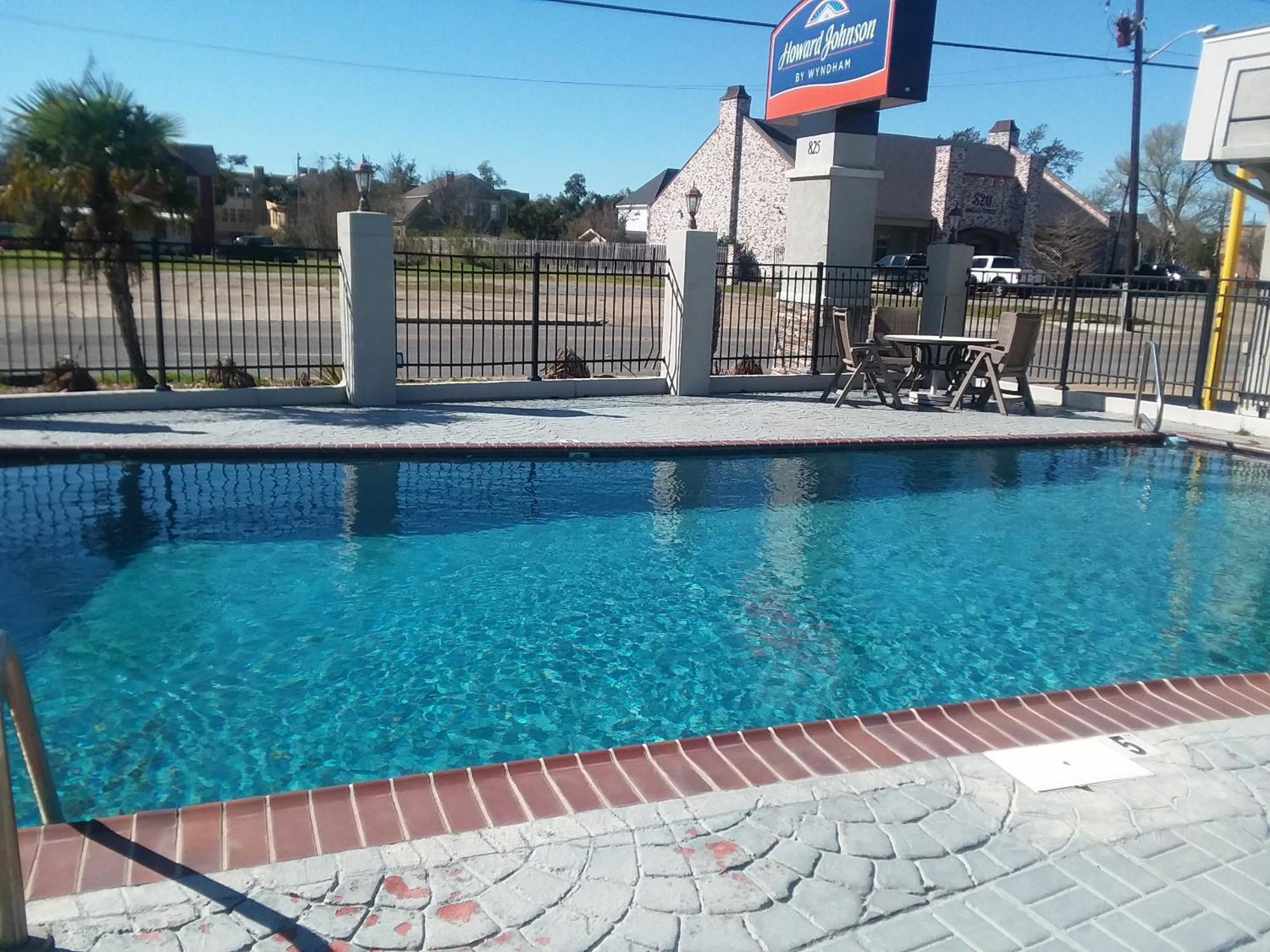 Howard Johnson By Wyndham Historic Lake Charles Exteriör bild